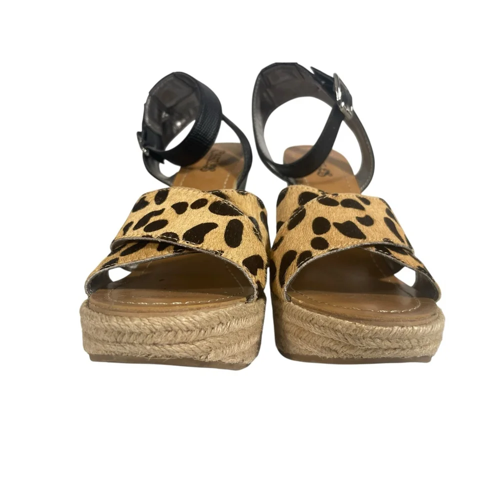 Women's size 8.5 Carlos Santana Wedge Sandals Leopard Print Black peep toe strap